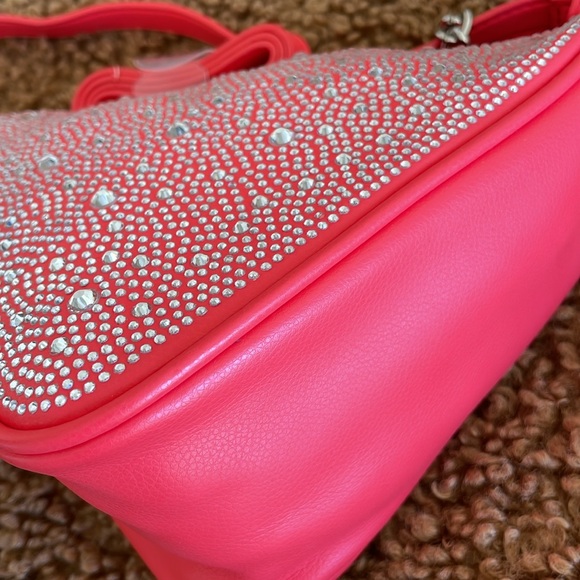 Wild Fable Coral Rhinestone Triangle Crossbody Bag Chain Adjustable Strap NEW - Picture 13 of 13